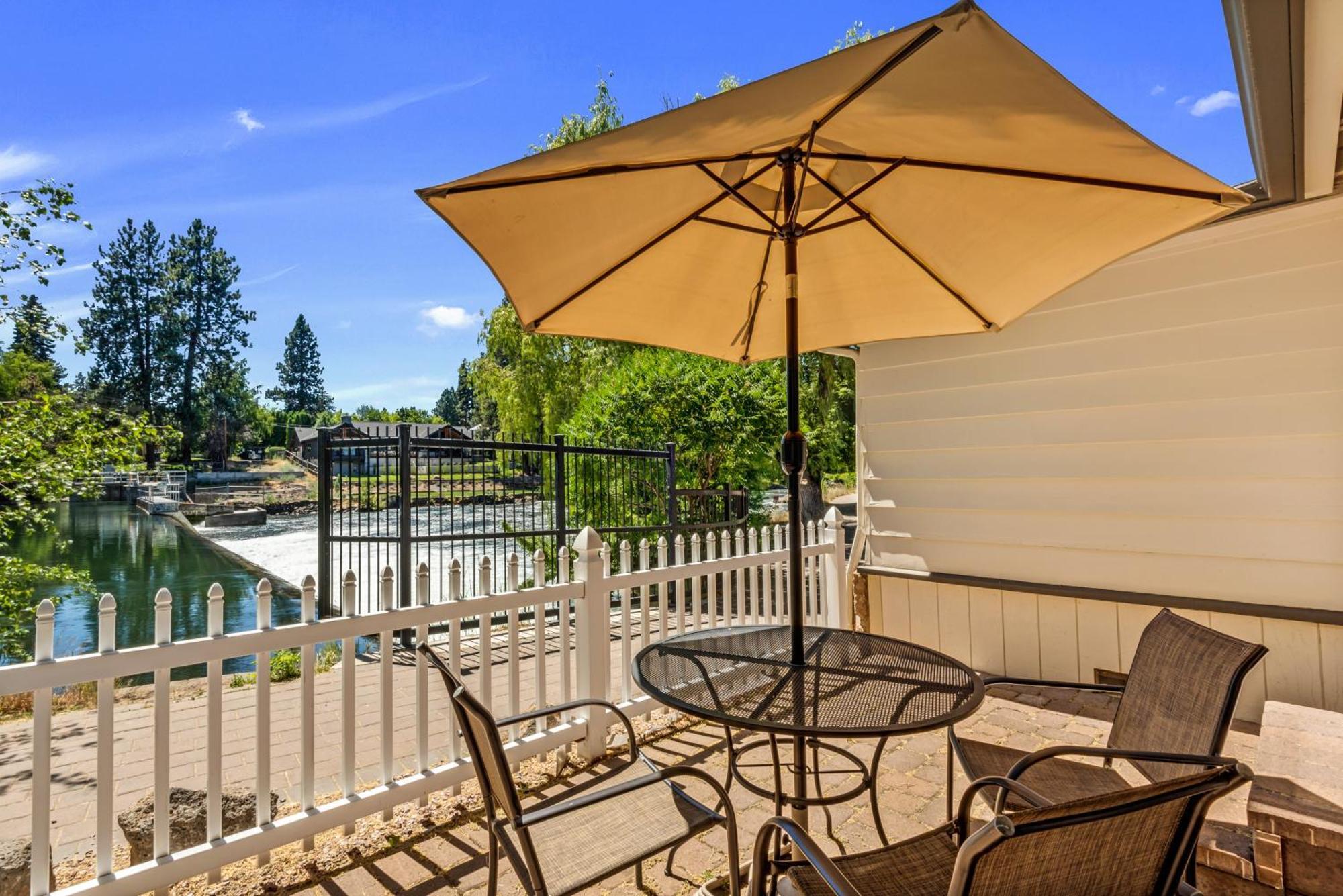 Bend Riverside Condos Near Downtown Bend Room photo