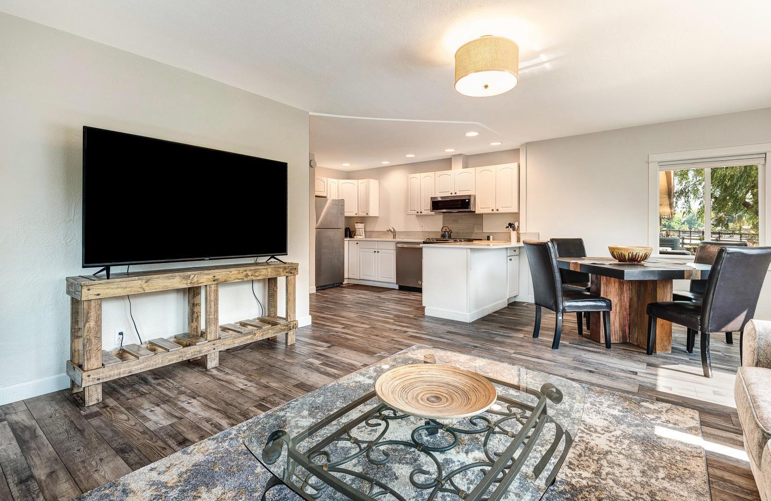 Bend Riverside Condos Near Downtown Bend Room photo